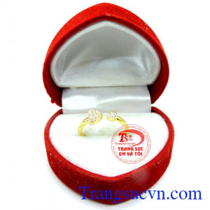 Nhẫn vàng quả tim