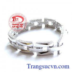 Phái mạnh ưa chuộng đeo ở cổ tay trái hoặc tay phải. Lắc vàng trắng 18k