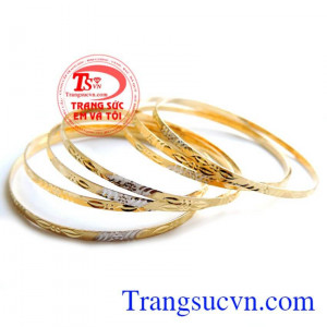 Kiểu dáng hiện đai theo xu hương thời trang. Vòng tuần tình yêu