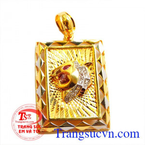 Bảo hành 6 tháng, Mặt dây báo nam tính