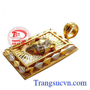 Mặt dây báo nam tính