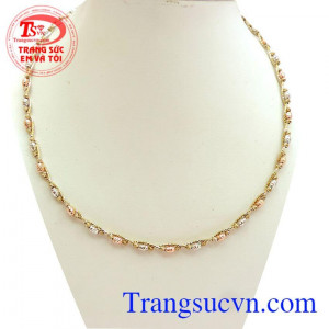 Là món quà ý nghĩa dành cho phái đẹp,Kiềng vàng nhập khẩu trực tiếp từ  Italy.