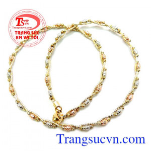 Thương hiệu trang sức hàng đầu thế giới, Là món quà ý nghĩa cho những người Mẹ, Người Vợ, Người thương... Rất ý nghĩa. Kiềng vàng bi đẹp italy