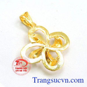 Mặt dây chuyền hoa dịu dàng