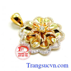 Mặt dây hoa thời trang sang trọng