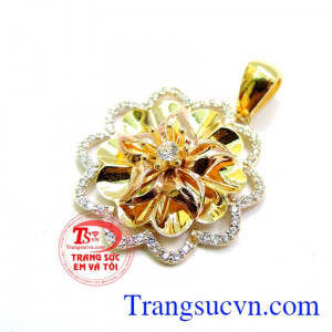 Mặt dây hoa thời trang sang trọng