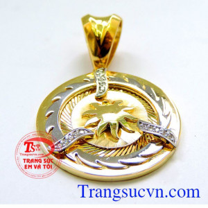 Mặt dây chuyền thiết kế độc đáo hình tia lửa với những đường nét tinh tế. Mặt dây 18k hỏa long