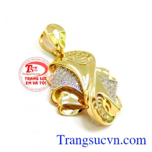 Mặt dây chuyền hoa hồng tình yêu