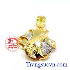 Mặt dây chuyền hoa hồng tình yêu