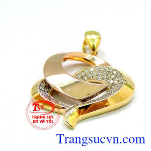 Mặt dây nữ trái tim lồng chữ, mặt dây chuyền vàng nữ 18k thiết kế hình trái tim lồng chữ C vàng màu, thiết kế tinh tế theo kiểu mẫu Korea, mang lại vẻ đẹp sang trọng cho người đeo