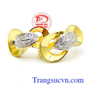 Đôi Hoa tai vàng duyên dáng dành riêng cho phái đẹp,Hoa tai vàng duyên dáng là hoa tai bằng vàng 10k thiết kế với thợ kim hoàn lành nghề và kinh nghiệm nhiều năm,