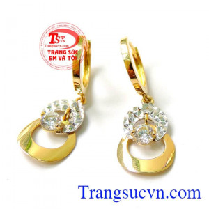 Đôi Hoa tai vàng 18k xinh,Chất lượng vàng 18k 75% dành cho nữ.