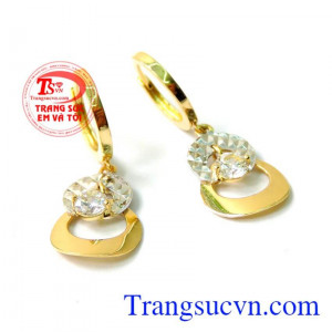 Hoa tai vàng 18k xinh xắn, chất lượng, đeo hợp thời trang.