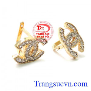 Hoa tai đẹp xinh vàng 18k mang đến vẻ đẹp tinh tế, nữ tính.
