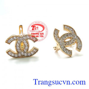 Hoa tai đẹp xinh vàng 18k uy tín là món quà ý nghĩa dành tặng người thân thương.