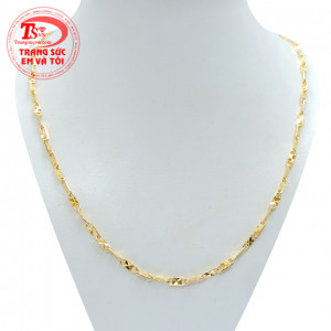Chiếc dây chuyền này khi kết hợp cùng mặt dây chuyền vàng mang đến vẻ vừa năng động và hợp thời trang. Dây Cổ Nam phù hợp với mọi lứa tuổi.