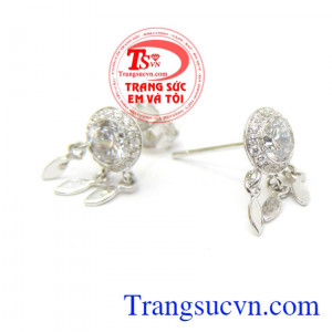 Hoa tai 18k ý nghĩa tặng phái đẹp đeo hợp thời trang, thanh lịch.