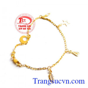 Lắc tay dành cho nữ sản phẩm đảm bảo chất lượng vàng, thiết kế và chế tác tinh tế, lắc tay vàng tây đường nét sáng bóng,bền đẹp, đeo lắc tay vàng tây hợp thời trang, khách hàng nhiều năm liền bình chọn