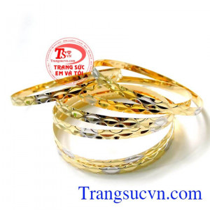 Chất lượng vàng đảm bảo uy tín, bảo hành 6 tháng, giao toàn quốc. Bộ vòng vàng tuần sáng