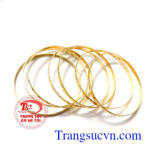 Chất lượng vàng đảm bảo đeo đẹp và hợp thời trang. Cơn lốc vòng tuần vàng