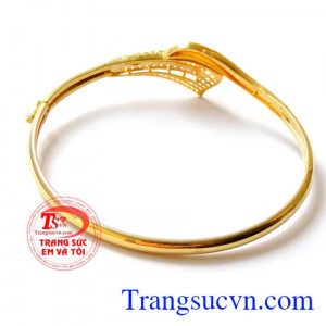 Mang đến vẻ đẹp quý phái cho phái đẹp. Vòng tay vàng cánh hoa Tulip