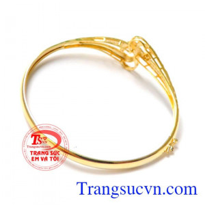 Vòng tay vàng đeo hợp thời trang. Vòng tay tinh tế đẹp