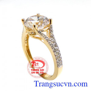 Chiếc nhẫn nữ vàng tinh Với thiết kế tinh tế và đẳng cấp. 