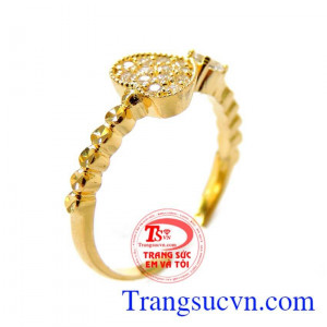 Là sản phẩm được nhiều phái nam lựa chọn để tặng cho người mình yêu thương. Nhẫn vàng trái tim chung thủy