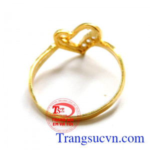 Trái tim vàng nhẫn nữ là sản phẩm được nhiều phái nam lựa chọn để tặng cho người mình yêu thương. 