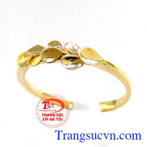 Nhẫn nữ bảo hành 6 tháng giao toàn quốc, thanh toán an toàn. Nhẫn vàng nguyệt quế