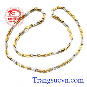Dây chuyền đa dạng mẫu dây vàng và kiểu phù hợp mọi lứa luổi có thể đeo làm tôn lê sự tinh tế và lịch lãm cho bản thân