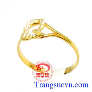 Nhẫn nữ chữ Q nhẫn nữ vàng tây,được thiết kế tinh tế. Nhẫn nữ chữ Q