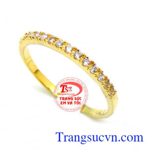 Bán nhẫn nữ vàng dành cho nữ. Nhẫn mảnh vàng kết đá