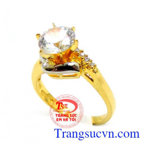 Nhẫn nữ là món quà tặng trong dịp kỷ niệm, sinh nhật, ngày phụ nữ. Nhẫn tim vàng ôm tình yêu