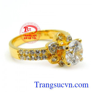 Nhẫn nữ vàng tây được thiết kế tinh tế. Nhẫn vàng tia sáng tình yêu