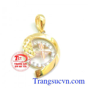 Không phải sản phẩm nào cũng hoàn hảo cũng nổi bật, nhưng Mặt dây Trăng Hoa là một sản phẩm tuyệt vời, bởi các họa tiết không quá cầu kỳ, đơn giản mà ý nghĩa.