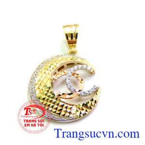 Chiếc Mặt trăng vàng tây dành cho nữ.