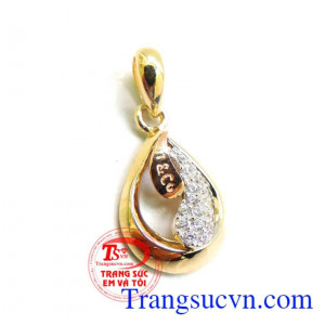 Mặt vàng tinh tế đẹp đeo hợp thời trang.