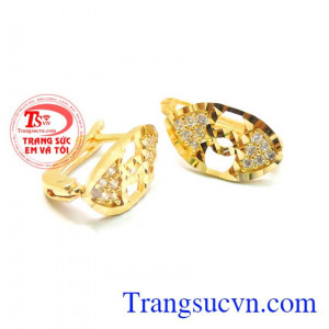 Hoa tai kiểu cách đeo hoa tai vàng tây, hoa tai đá quý.
