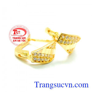 Hoa tai vàng nữ đeo khách hàng ưa chuộng khi sử dụng sản phẩm là món quà ý nghĩa dành cho phái đẹp,