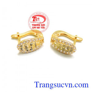 Hoa tai nữ vàng 10k đẹp khách hàng ưa chuộng khi sử dụng sản phẩm là món quà ý nghĩa dành cho phái đẹp, 