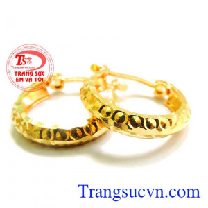 Vòng hoa tai vàng vàng 10k thương hiệu Em và Tôi giao hàng trên toàn quốc.