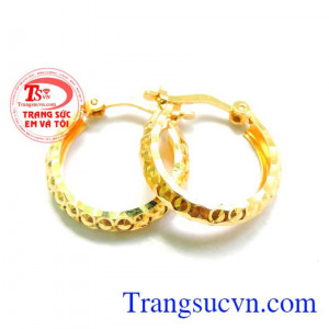 Vòng hoa tai vàng chất lượng vàng đảm bảo chất lượng vàng 10k, bảo hành hoa tai 6 tháng.