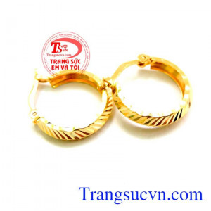 Hoa tai nữ ôm sát vàng đảm bảo chất lượng, uy tín dành cho phái đẹp trung tuổi. Hoa tai nữ ôm sát vàng giao hàng trên toàn quốc.