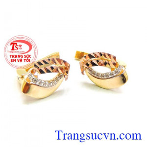 Hoa tai nữ vàng đẹp với thiết kế tinh tế, hoa tai vàng kết hợp với vàng hồng, hoa tai món quà ý nghĩa dành cho người phụ nữ mình yêu thương.