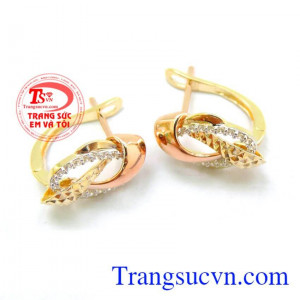 Cặp bông tai vàng hồng đẹp dành cho nữ với mong muốn làm tôn lên vẻ đẹp của người đeo.