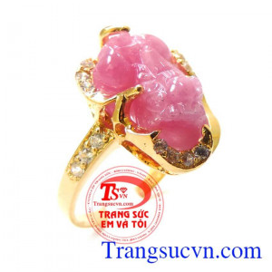 Nhẫn vàng tỳ hưu ruby Nhẫn vàng màu tinh tế gắn tỳ hưu đá thiên nhiên,mang lại may mắn và hộ mệnh