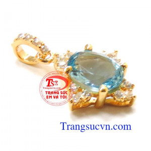 Mặt dây vàng đá topaz được chế tác tinh xảo từ đá Topaz thiên nhiên.