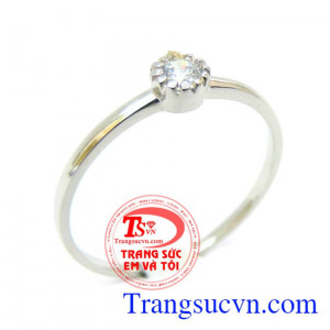 Nhẫn vàng trắng nữ mặt trời món quà ý nghĩa dành cho phái đẹp,Nhẫn vàng trắng nữ mặt trời chất lượng vàng đảm bảo,vàng trắng nguyên chất từ trong ra ngoài kết đá kim nhân tạo sáng,bảo hành 6 tháng