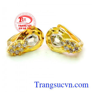 Hoa tai nữ vàng gọn giao hàng trên toàn quốc, dành riêng cho phái đẹp.